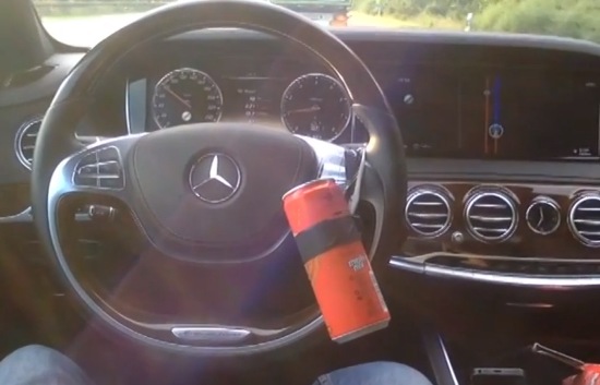 Biến Mercedes S-Class thành xe tự lái bằng... một lon nước 